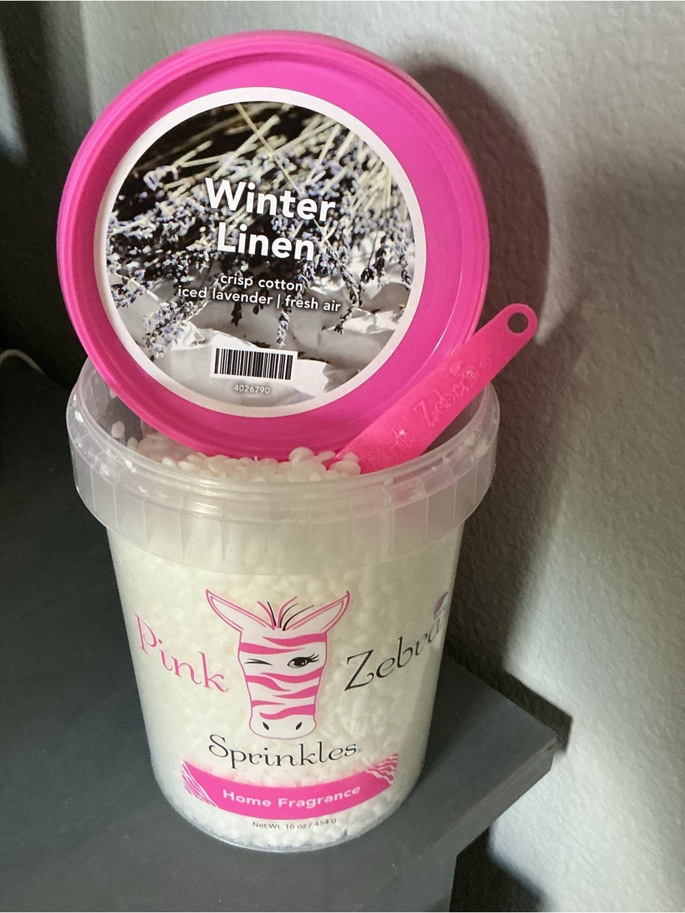Winter Linen Pink Zebra Wax Melts in a 4 oz blend bag